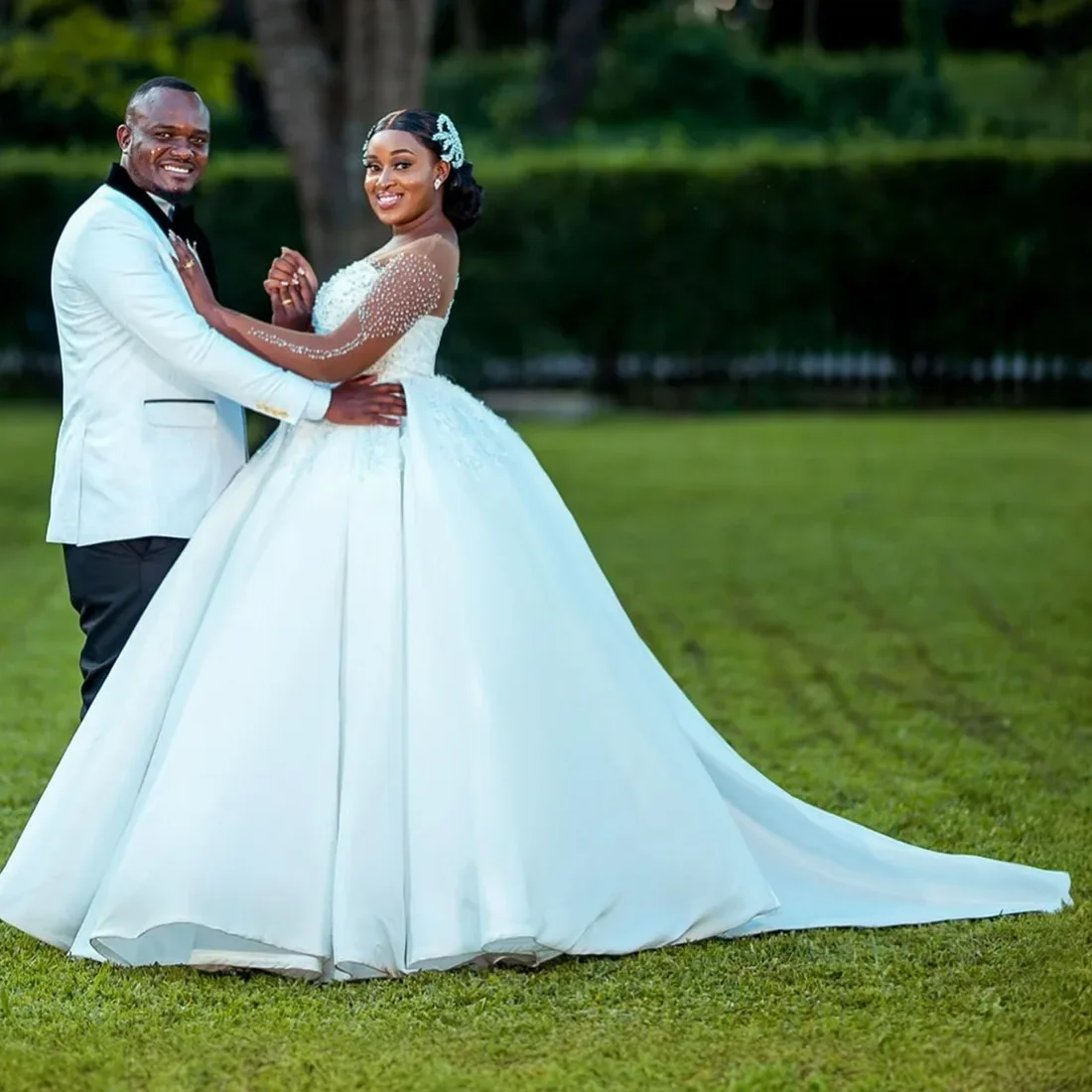 Angepasst Plus Größe Sheer Shinny Perlen Illusion Lange Ärmel Hochzeit Kleid Vestidos De Novia Satin Ballkleid Garten Brautkleid