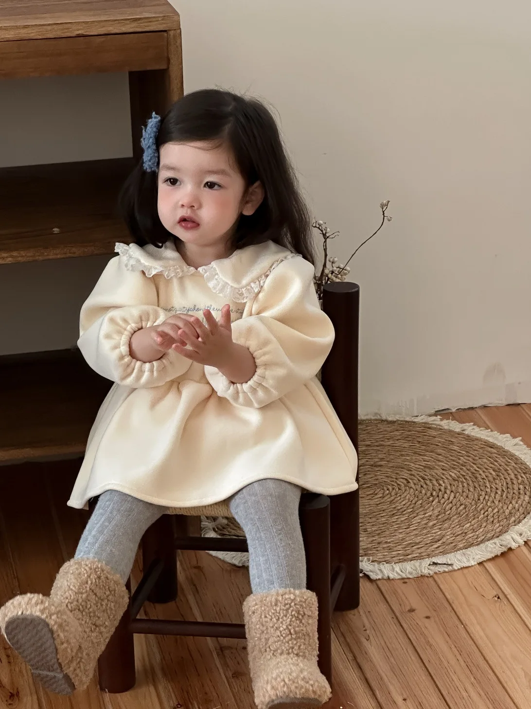 Gaun Bayi Perempuan Musim Dingin 2025, Gaun Manis Berenda dengan Kerah, Gaun Bayi Balita Lengan Panjang dengan Motif Huruf, Gaun Putri Bayi Perempuan Tebal dan Hangat