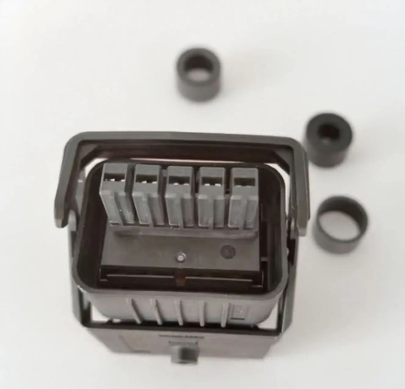 

Huawei on grid inverter 5kW AC Terminal Huawei AC Connector adapter