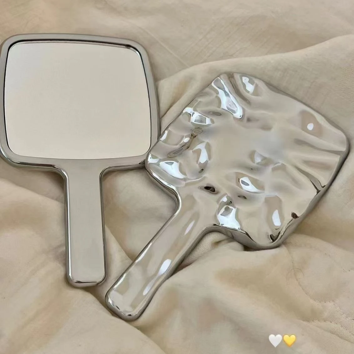 Silver Ripple Makeup Mirror Princess Style Handheld Mirror High-quality Retro Bathroom Dormitory Household Handle Dressing Tool
