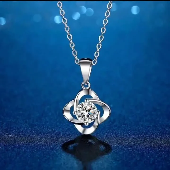 Four Leaf Clover Pendant Necklace for Women in Korean Fresh Style Featuring Electroplated Alloy Construction White Gold Finish M