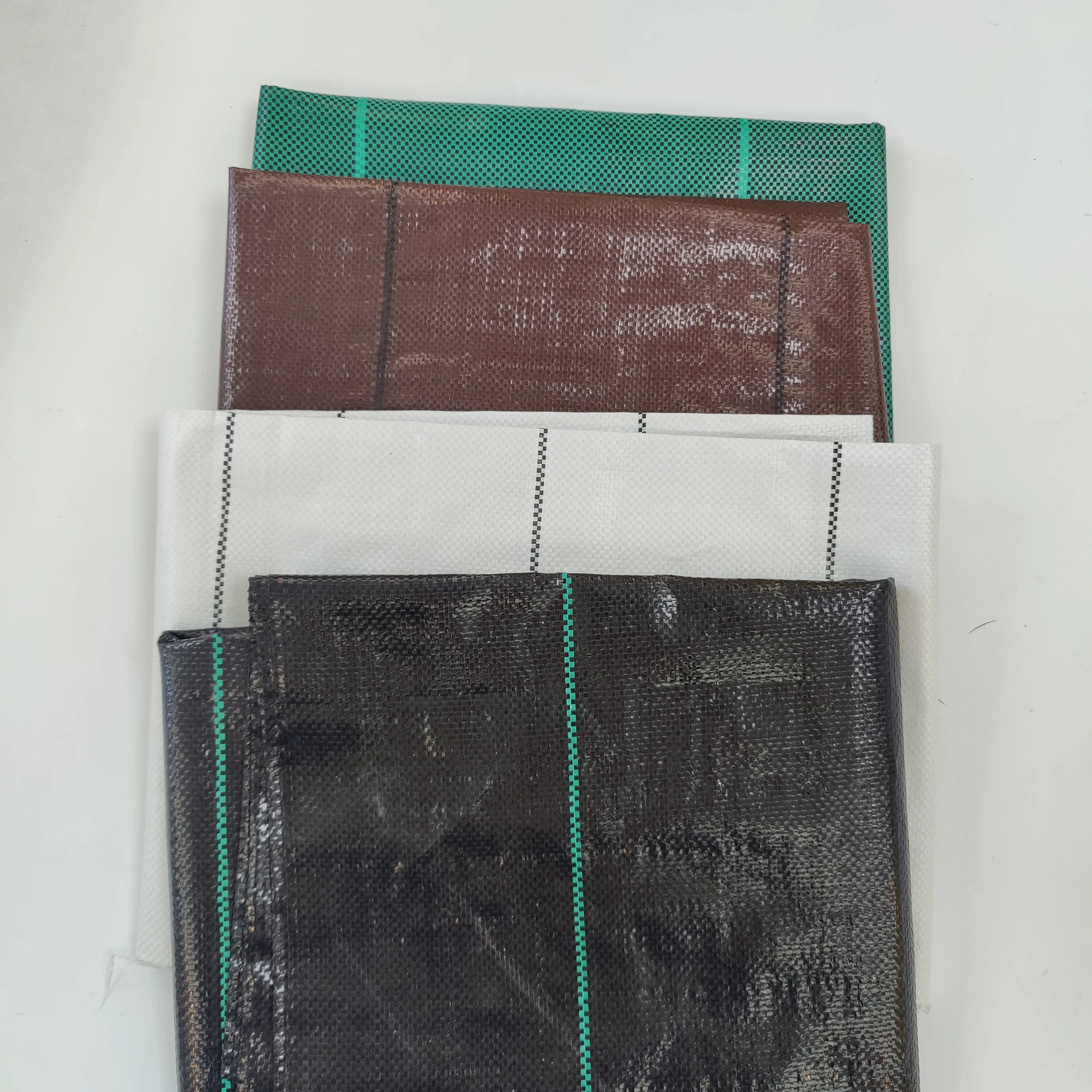 2025PP PEグランドカバーメッシュ雑草マットロール防草布