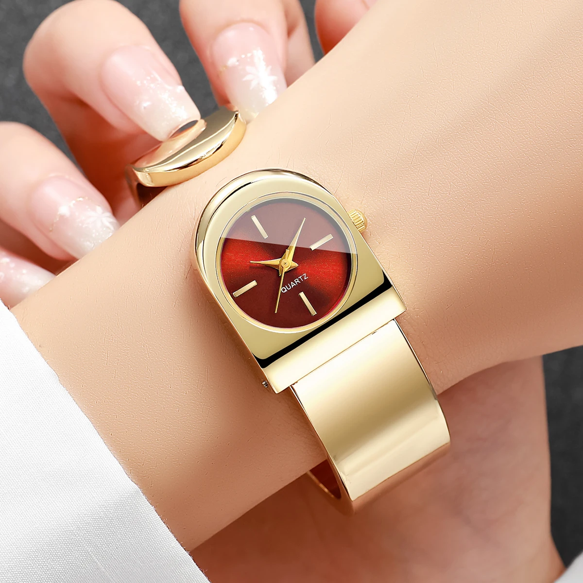 Fashion Golded Cuff Bangle Strap Women Watches Unique Shaped Red Dial Quartz Wristwatches Clock Relogio Feminino (Without Box)