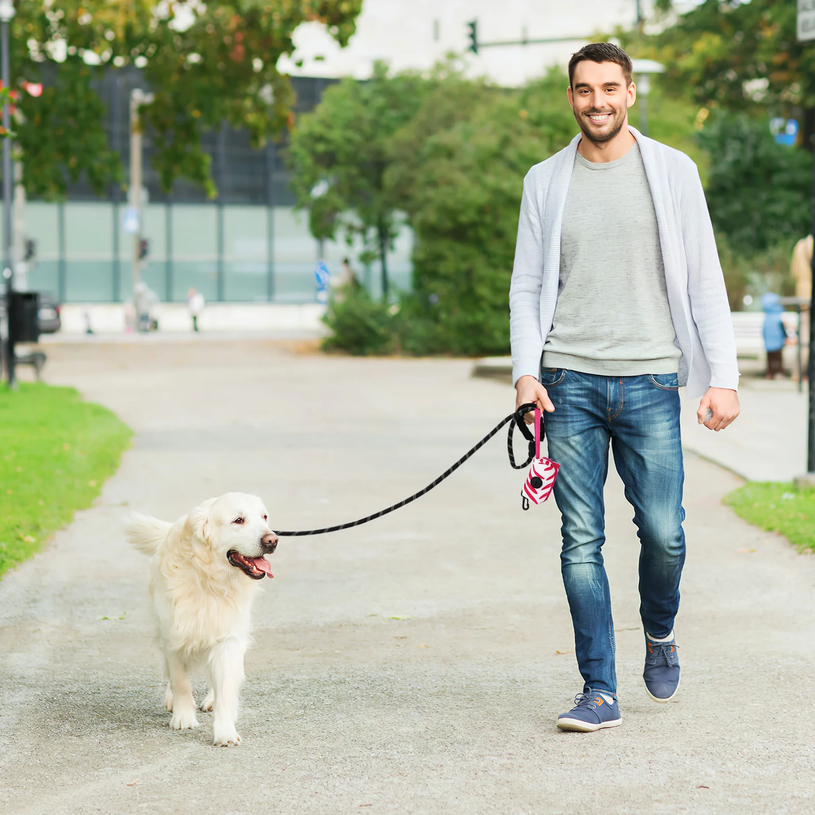 

Nylon Pet Leashes Dog Poop Bags Dispenser Outdoor Supplies Set Comfortable Touch Easy Control Durable Dog Leash