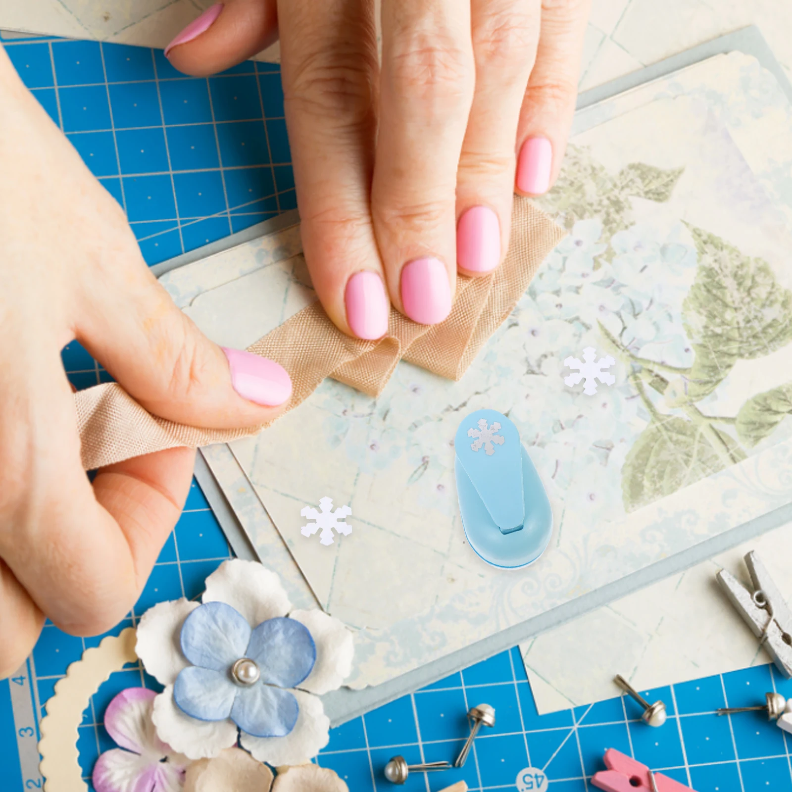 

DIY Crafts Manual Paper Puncher Reliable Plastic Scrapbook Hole Punch for Card Making Photo Album Decoration Paper Punch