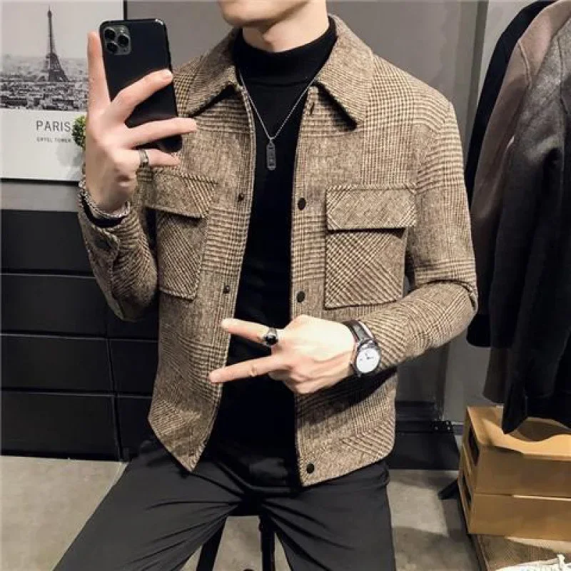 Chaqueta de lana con cuello tipo Polo para hombre, abrigo ajustado a la moda, traje informal coreano de alta calidad con múltiples bolsillos a cuadros, otoño e invierno, 2024