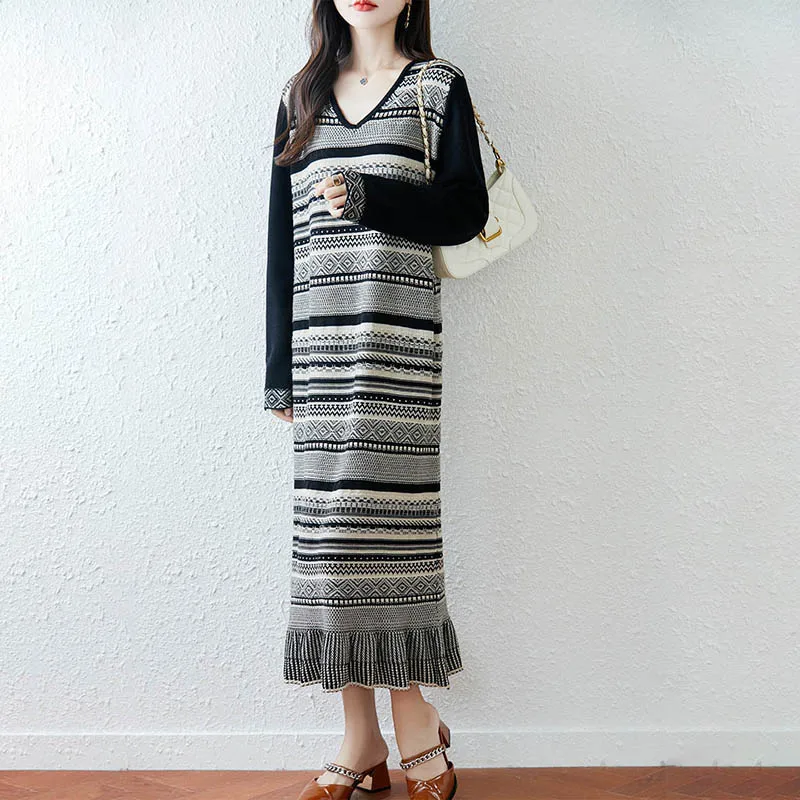

Autumn And Winter New V-Neck Long Ethnic Dress Women's Loose Retro Color Matching Knit Bottoming Skirt Top