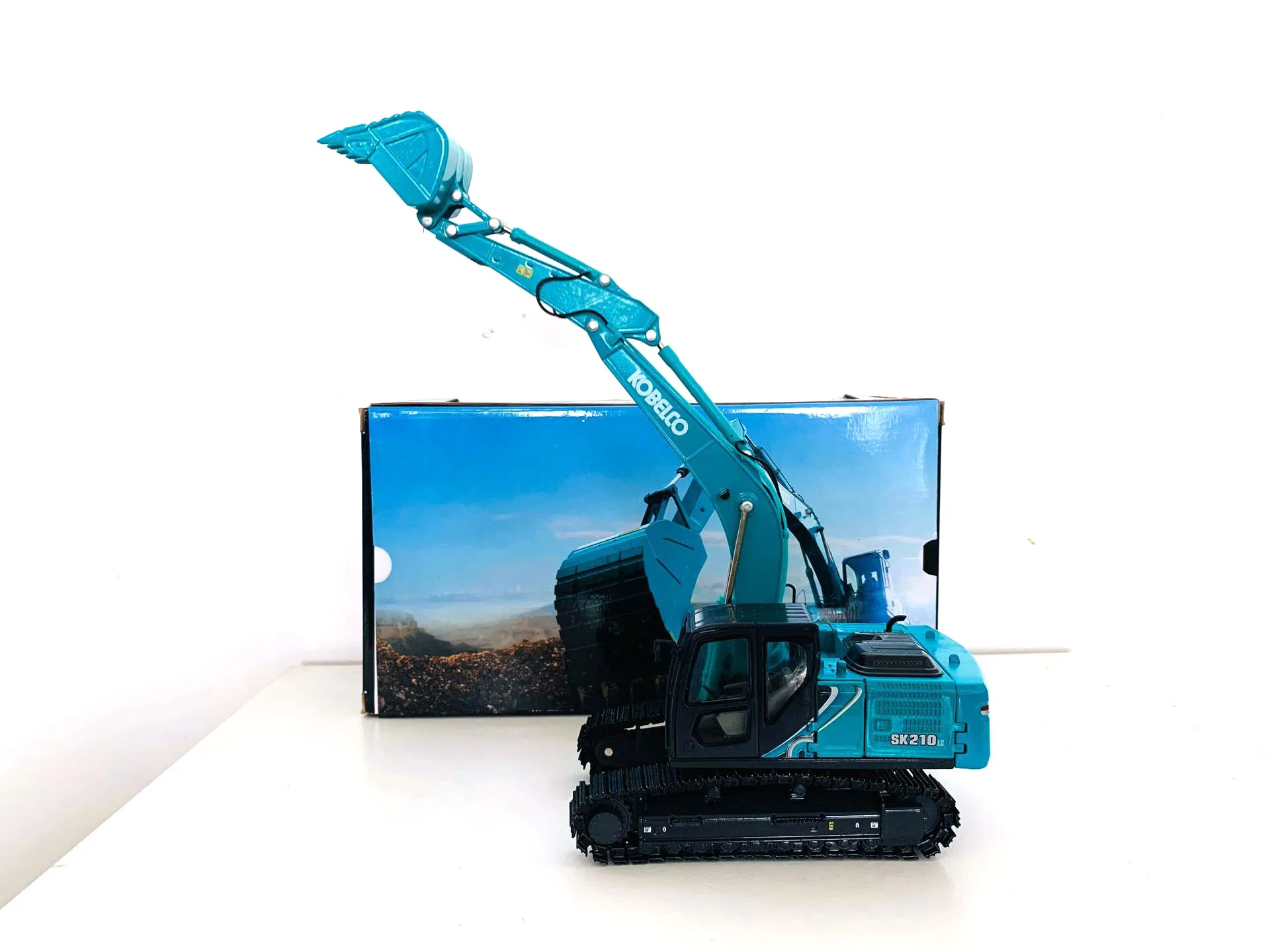 

Sk210LC-10 Excavator 1/40 Scale Die-Cast Engineering Vehicle Model Gift Boy's birthday gift, scene setup