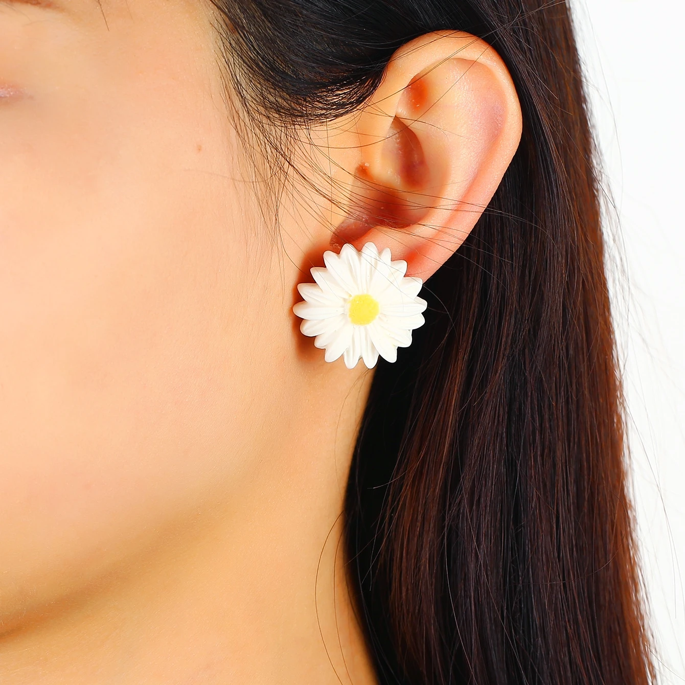 New Shiny Side New Fashion Brand Elegant White Flower Stud Earrings for Women Gift Simple Style Daisy Statement Brincos Jewelry