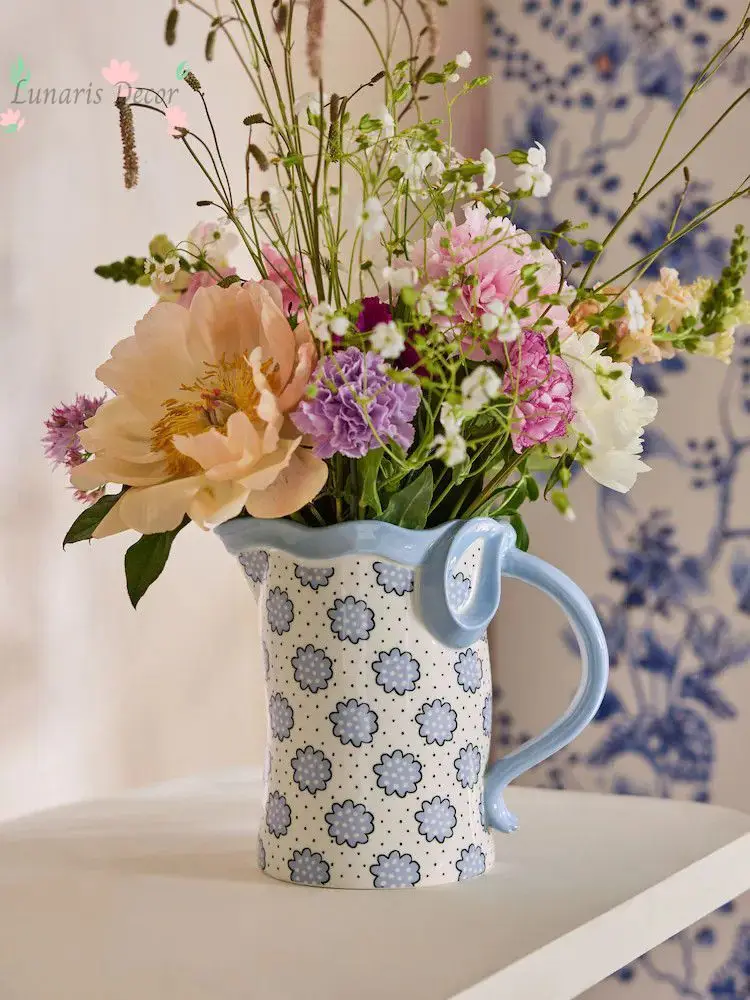 Blue bow vase girl heart bursting
