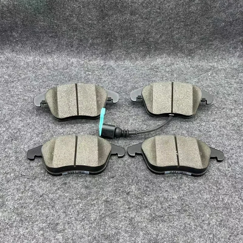 

3C0698151C Комплект кожи передних тормозных колодок | OEM-эквивалентная замена для H6, F7, GS5, CS75, A6, GOLF и других моделей.