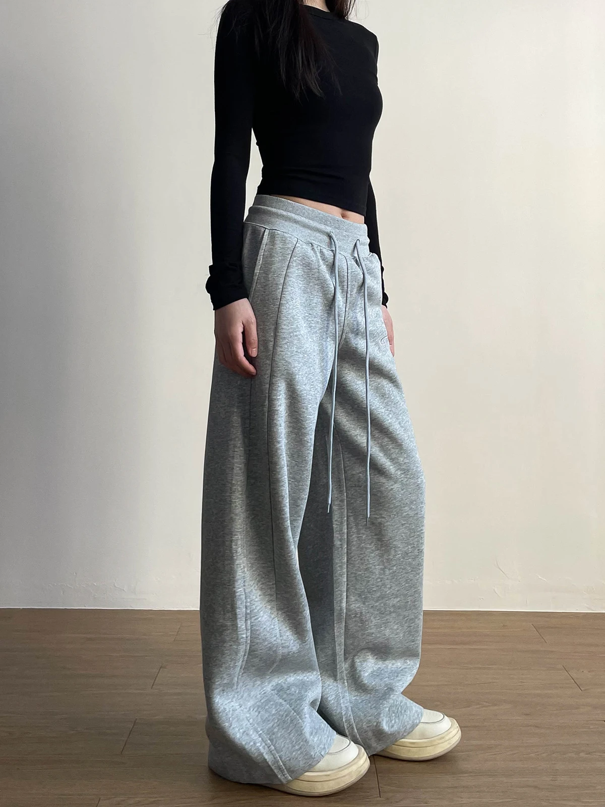 

Aket American Retro Micro Flared Sports Sweatpants Women's New Street Loose Slimming Casual Pants Straight Leg Cotton Blend