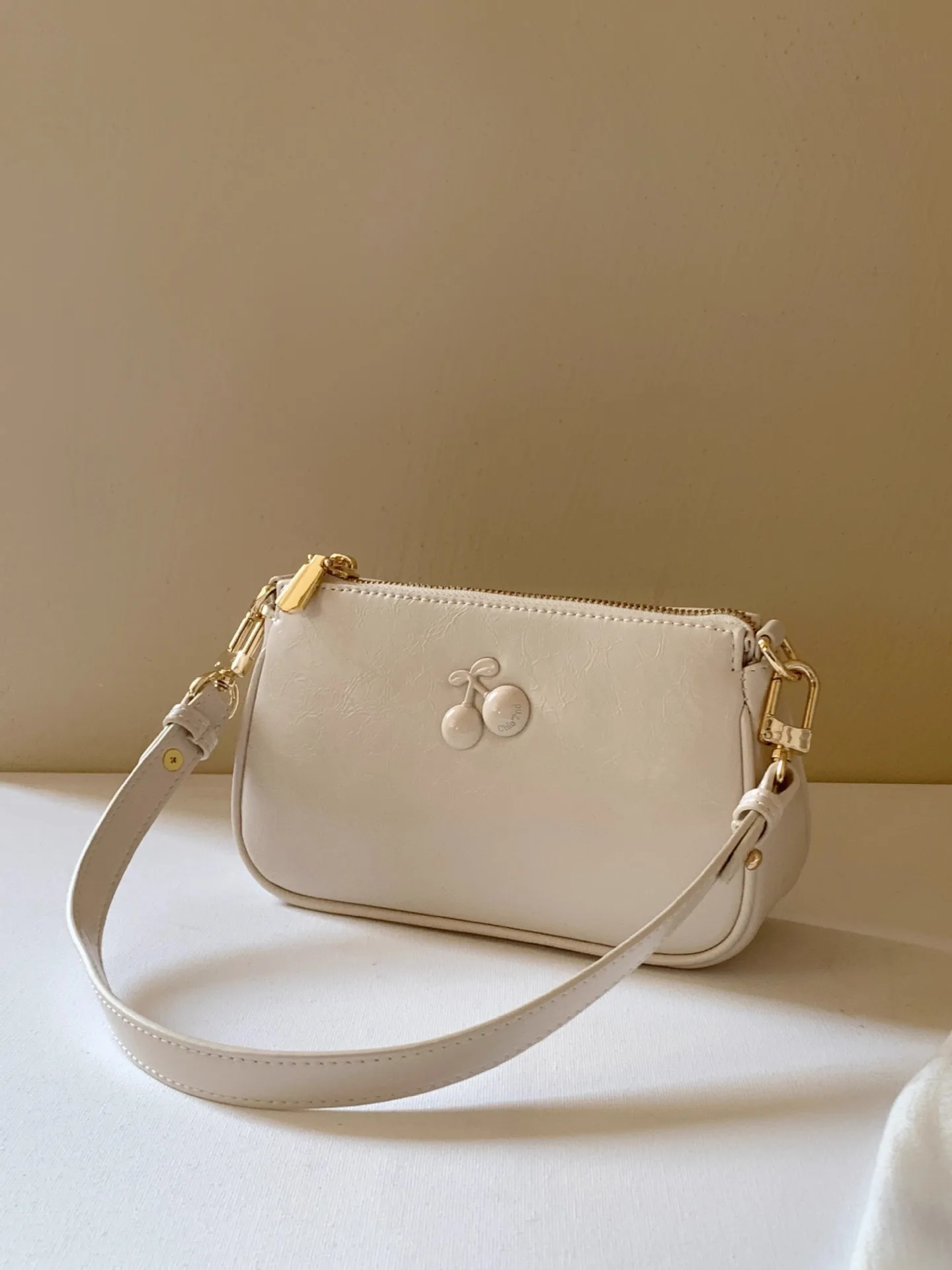 Light Luxury Lady Underarm Bag 2024 New Designer Cherry Sweet Girl Zipper Crossbody Bag Simple Elegant All-matched Handbag Trend