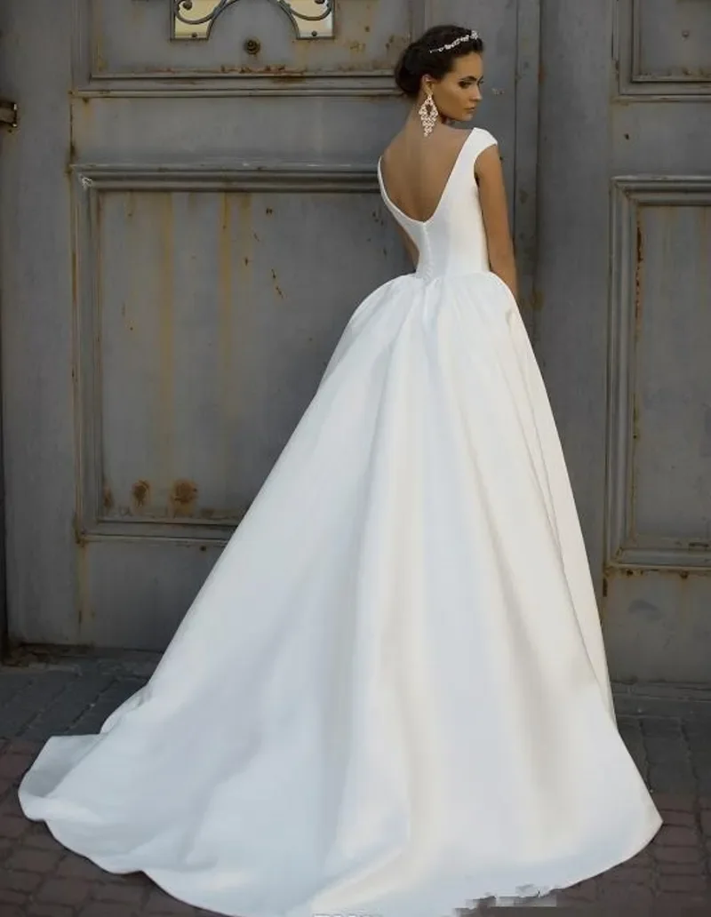 Customized Vintage Satin A-Line Wedding Dress with Boat Neck Backless Design Button Detail Train vestidos de noviag Bridal Gown