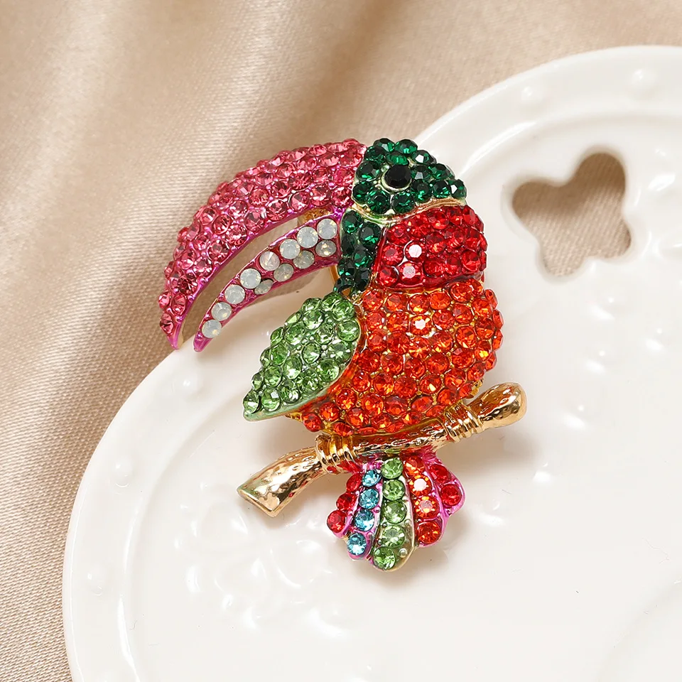 Luxury Colorufl Crystal Parrots Alloy Brooches Pines For Women Men Fashion Classic Gorgeous Rhinestone Bird Badges Jewelry