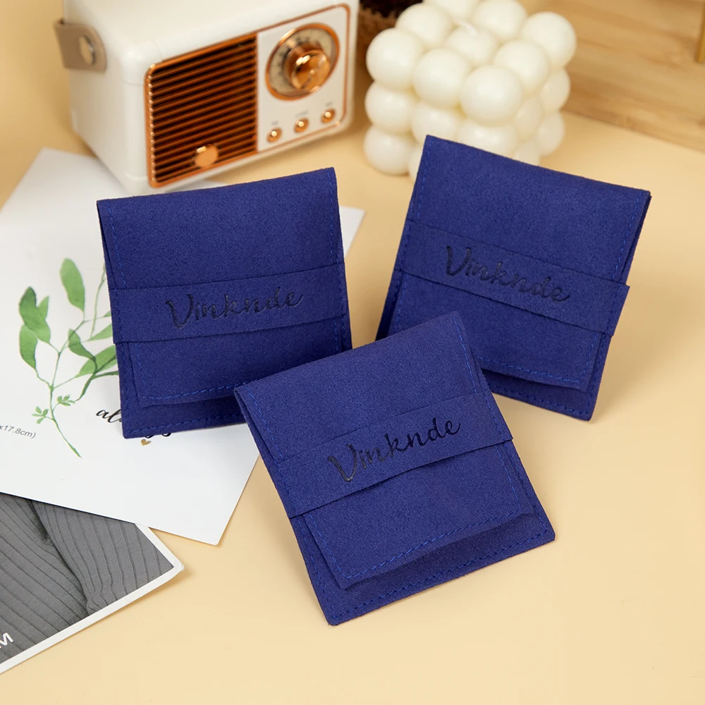 

100 роскошных персонализированных темно-синих подарочных коробок для ювелирных изделий из микрофибры, сумка с индивидуальным логотипом, браслет, серьги, кольца, упаковочные мешочки с клапаном