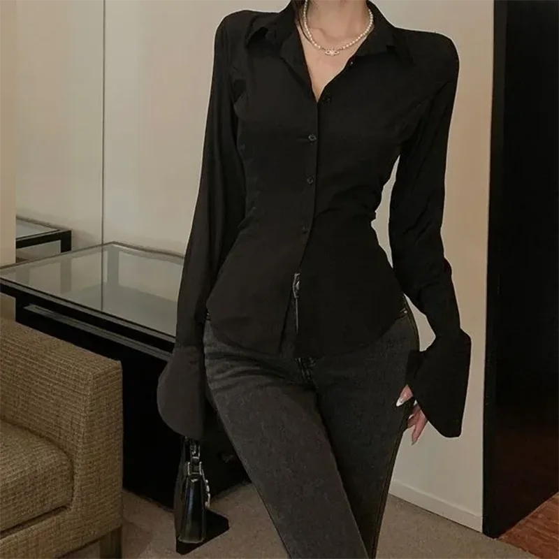 Czarny dzwonkowy rękaw Top w stylu Vintage bluzki gorset biała koszula kobiety z długim rękawem Gothic Lolita rozkloszowane koreańskie seksowna bluzka