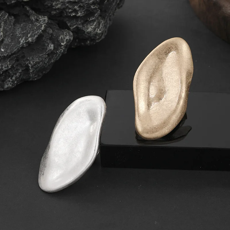 new simple and fashionable women's temperament ring, live alloy light luxury niche jewelry, European and American style