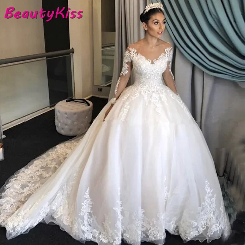 Luxury Ball Gown Lace Princess Wedding Dress Illusion Scoop Long Sleeve Vintage Chapel Train Bridal Dresses Robe De Mariée