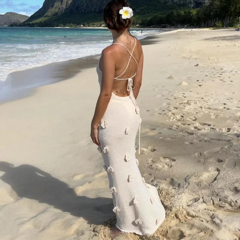 Rückenfreies Kleid mit Blumendekoration und elegantem Design, perfekt für Strandurlaub, Poolparty, modische Vertuschung