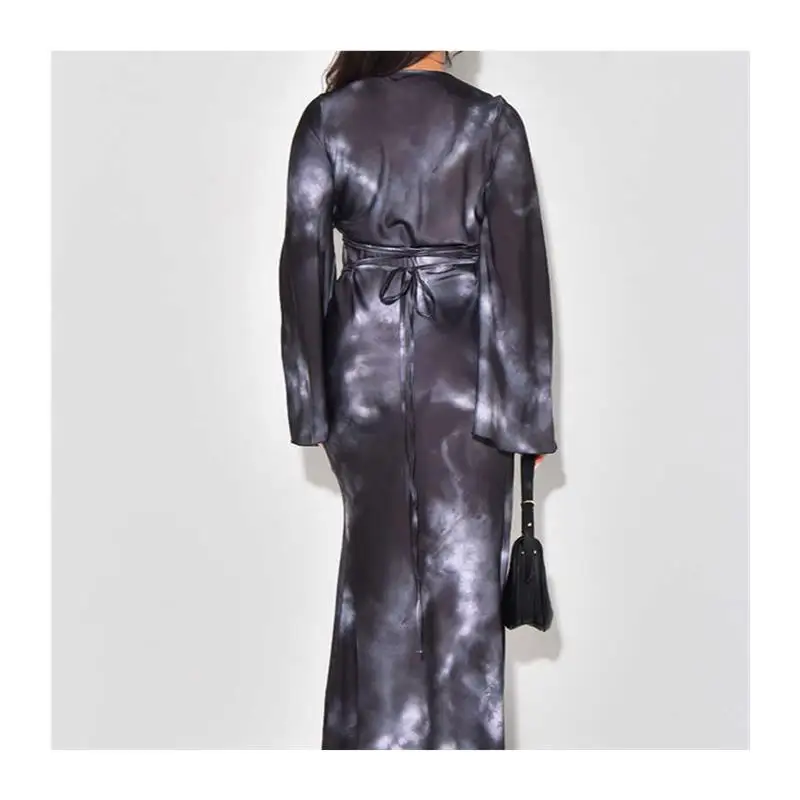 กระโปรงทรงเอผ้าซาตินพิมพ์ลายลำลองทรงยาว ผ้าโพลีเอสเตอร์ ปลายกระโปรงบาน ทรงเข้ารูป กระโปรงทรงเอ ผ้าซาติน ทรงยาว คอกลม สำหรับฤดูร้อน