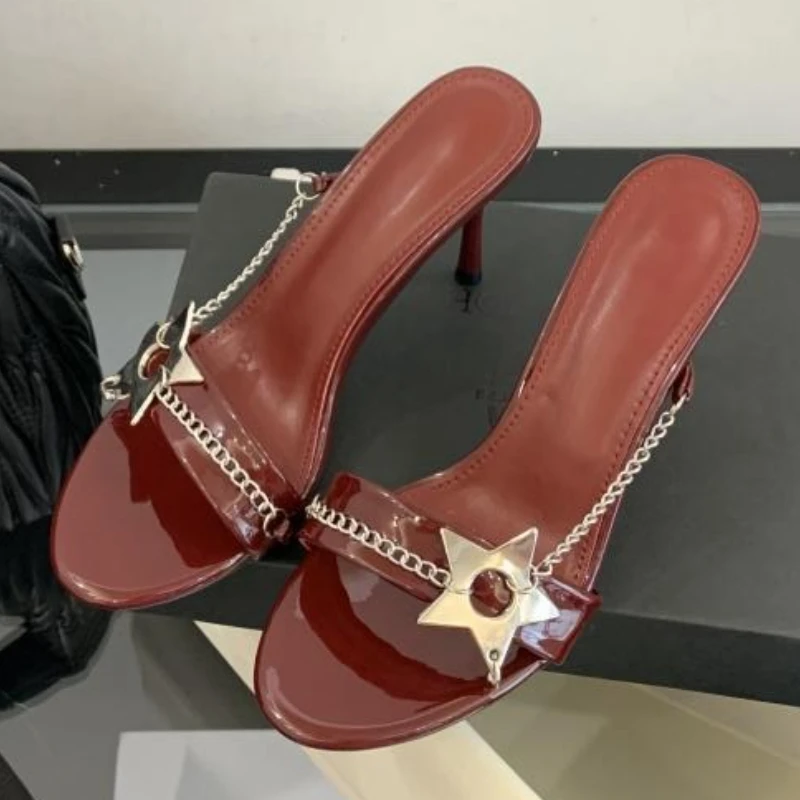 

Модные металлические украшения, тапочки на высоком каблуке, женские пикантные шлепанцы с открытым носком и цепочкой, роскошная брендовая дизайнерская обувь Zapatos Mujer