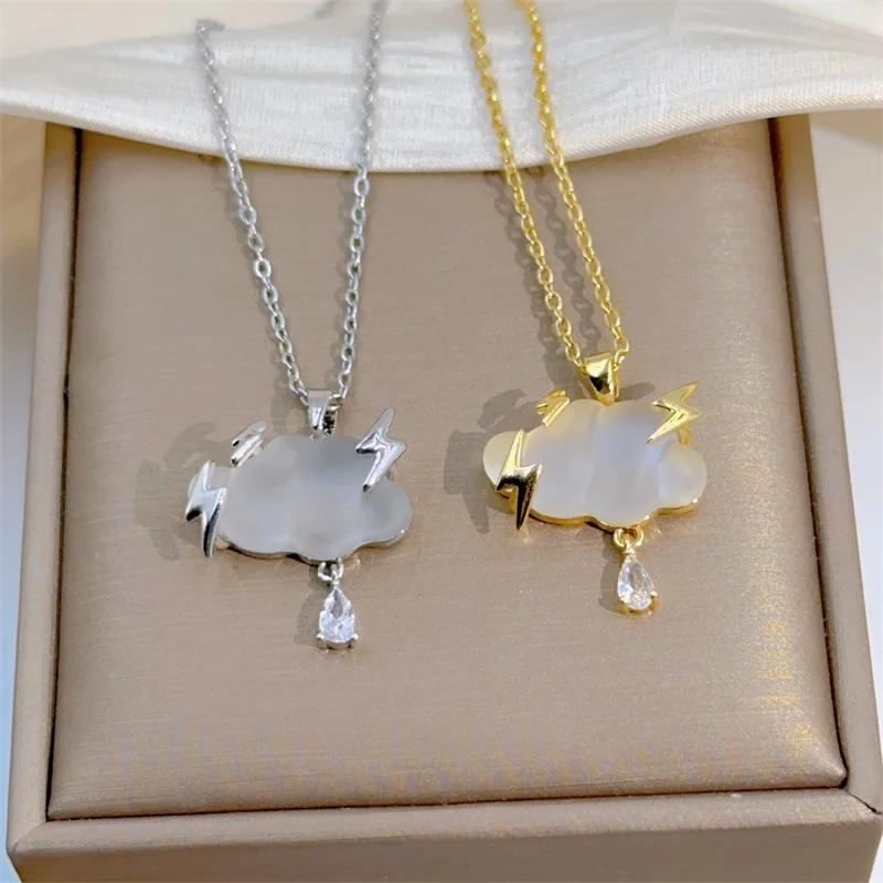 Fashionable Exquisite Inner White Cloud Necklace Classic Personality Lightning Design Stainless Steel Clavicle Chain