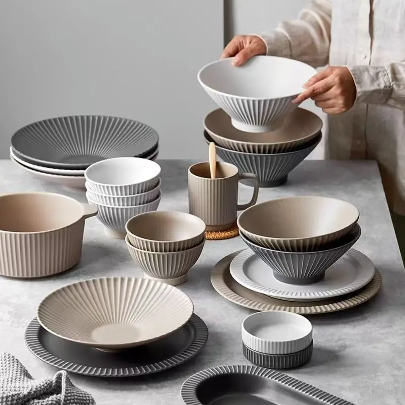 

A complete set of ceramic tableware for your own minimalist style household high-profile young people's bowls