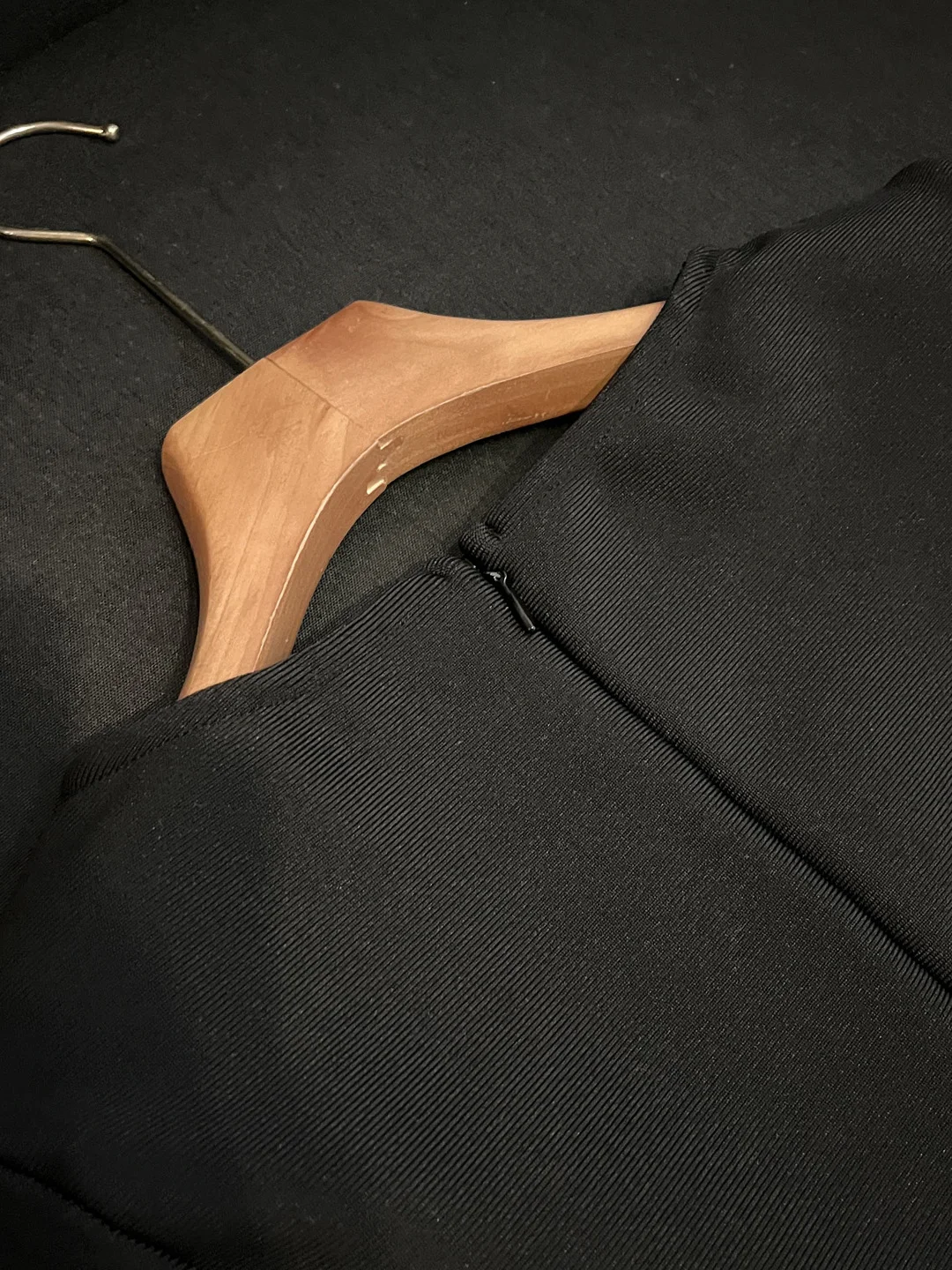 กระโปรงทรงตรงยาวแบบใหม่สำหรับงานแต่งงาน ฤดูหนาว 2025 ผ้าโพลีเอสเตอร์วิบวับ สไตล์ลำลองและเป็นทางการ