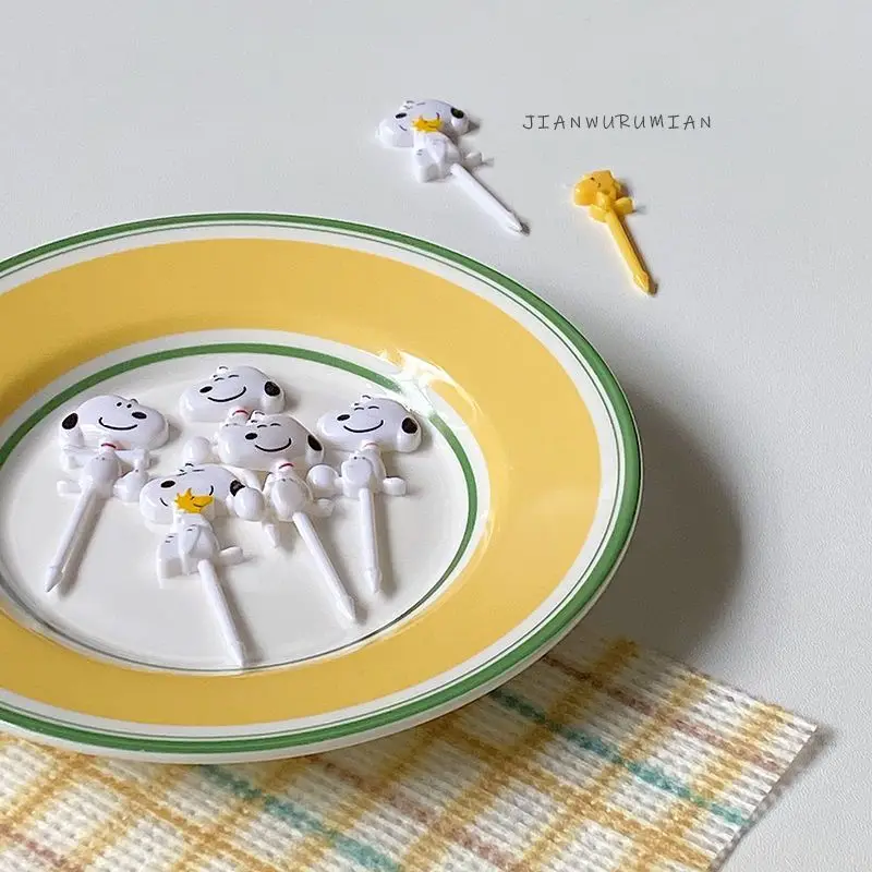 8 sztuk Anime śliczne Snoopy znak owoców Cartoon dzieci widelec do owoców widelec Bento japoński przenośny wystrój ciasta zabawki prezenty