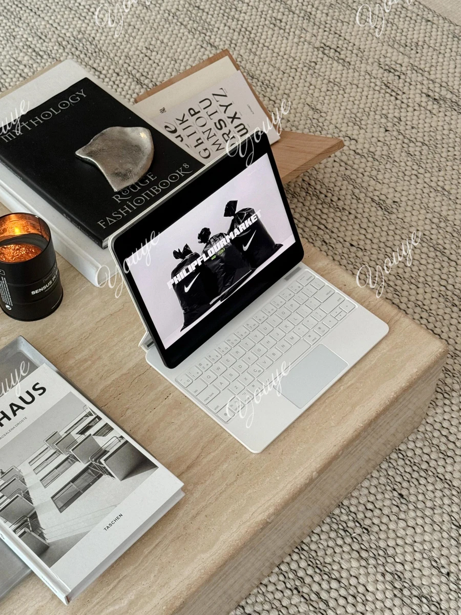 طاولة قهوة مربعة من الحجر الجيري الطبيعي الاسكندنافي، شقة صغيرة بسيطة، طاولة مربع من الحجر الجيري، طاولة قهوة رخامية