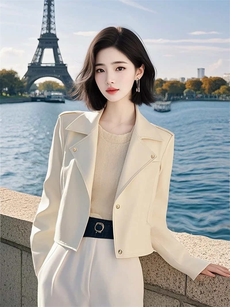 سترة جلدية نسائية موضة جديدة فريدة من نوعها سترة قصيرة لطيفة للغاية مزاجه عالية الشعور معطف جلد أبيض الإناث أوائل الربيع