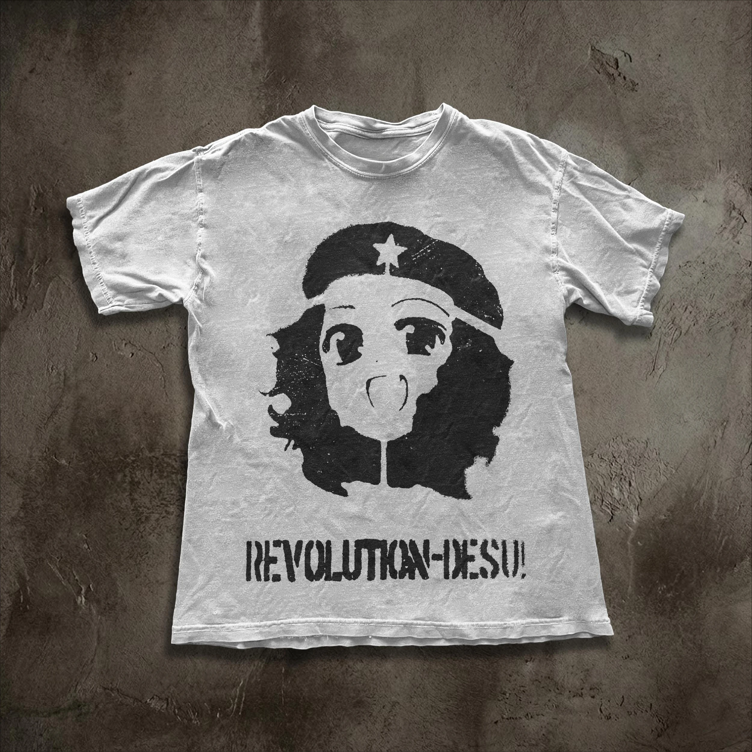 Revolution Desu Vintage Anime-Stil Lustiges Meme-Grafik-T-Shirt aus Baumwolle für Männer und Frauen Sommer-Streetwear – Detail 2