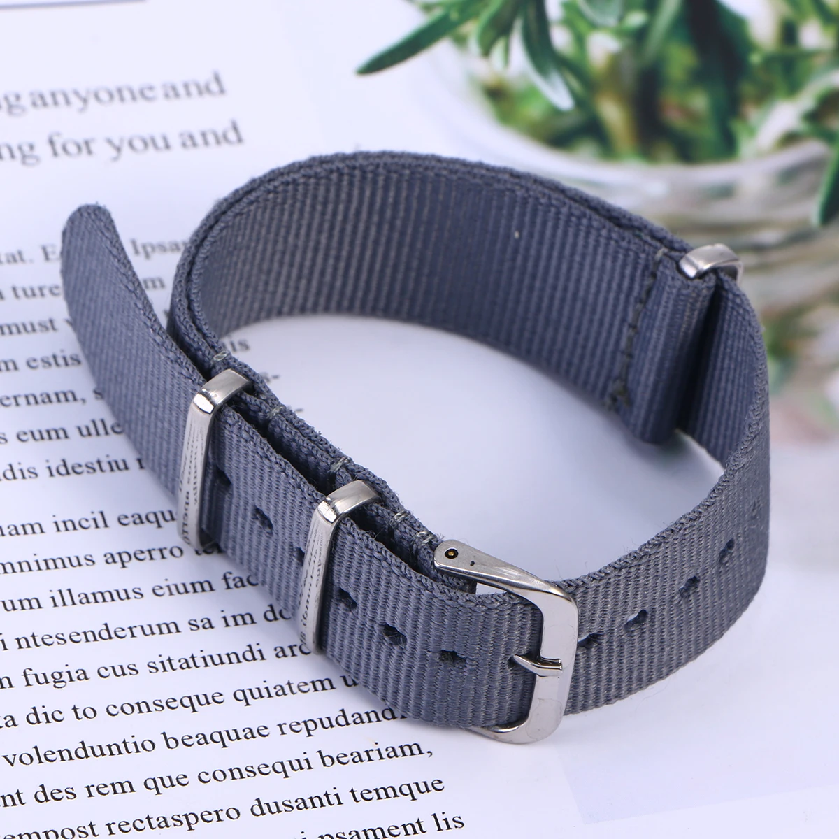 

Nylon Strap Comfortable Wearing Watch Bands Water Proof Lasting Grey Mechanically Braided
