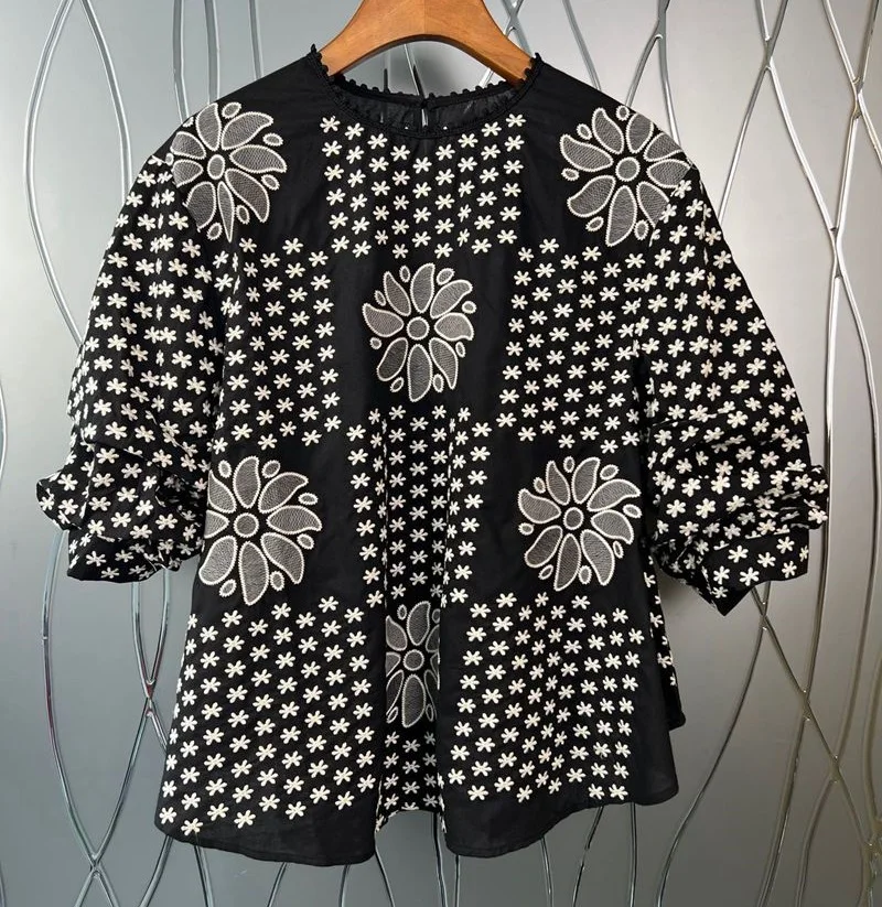 

High Quality Cotton Blouse 2022 Spring Summer Fashion Black Tops Women Exquisite Embroidery Short Sleeve Casual Loose Top Female