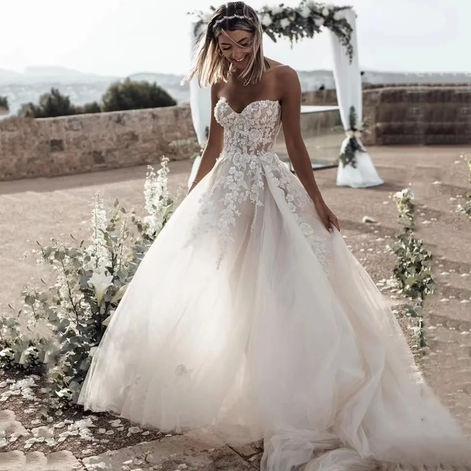 Customized  Plus Size Boho Lace Appliques Wedding Dresses Sweetheart A-Line Tulle Beach Bride Dresses Open Back Wedding Gowns