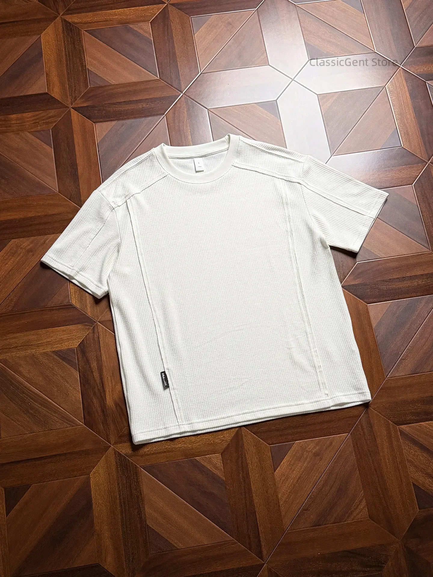 Stereoscopic dividing line, visible line decoration, coarse floral fabric, sweat free short sleeved T-shirt