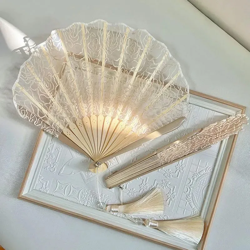 Champagne Embroidered Rose Lace Fan Chinese Hanfu Cheongsam Dance Small Shell Hand Fan Craft Gift Wedding Party Decoration