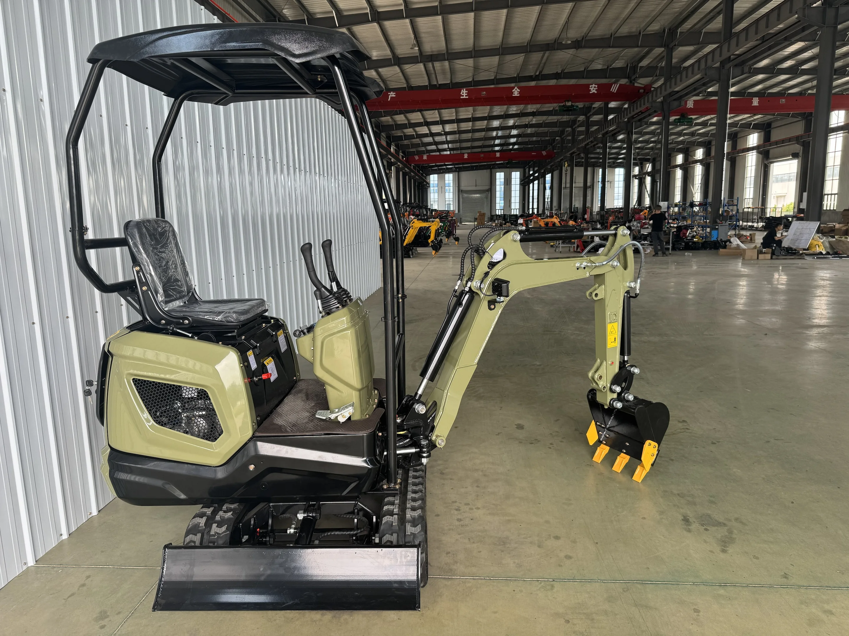 Excavator mini hidrolik beroda rantai baru dari Cina, bersertifikasi CE/EPA, 0,8 ton - 1,2 ton, untuk penggunaan di luar ruangan dan pertanian.