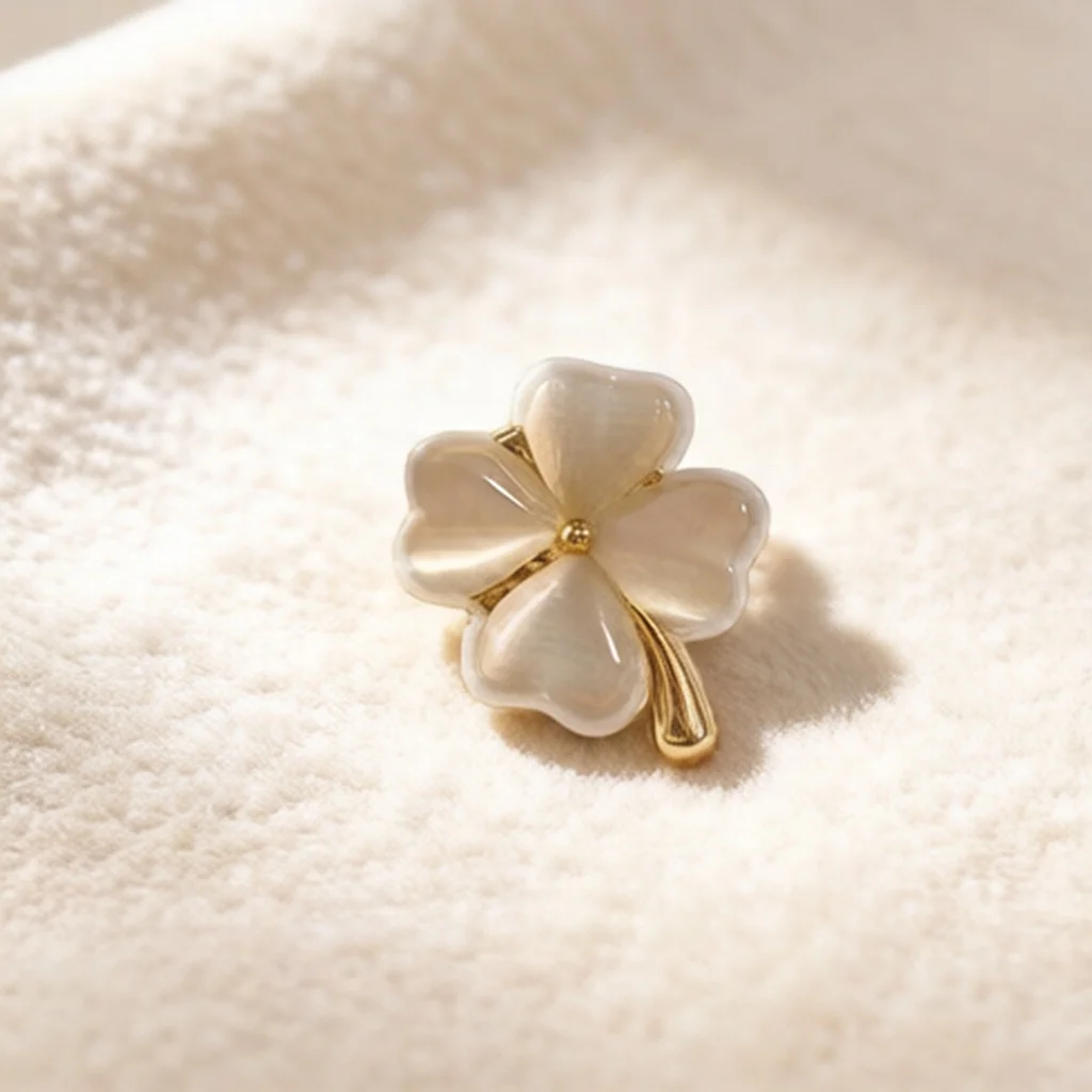 New Versatile Anti-Exposure Brooch, Shoe Surface Metal Badge, Shoe Surface Emblem, Best Matching Accessory, Decorative Item, Light Luxury Waterproof Metal Lapel Pin, Clothing Embellishment, Lapel Pin, DIY Wedding Guest Brooch, French Style Anti-Exposure Tool, European Retro, Minimalist Shoe Accessory, Scarf Clip