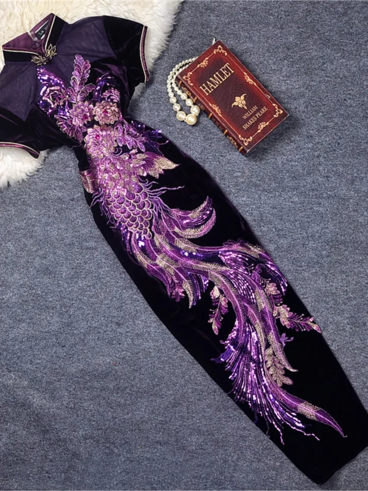 

A classic embroidered and elegant long cheongsam with velvet trim new style dress