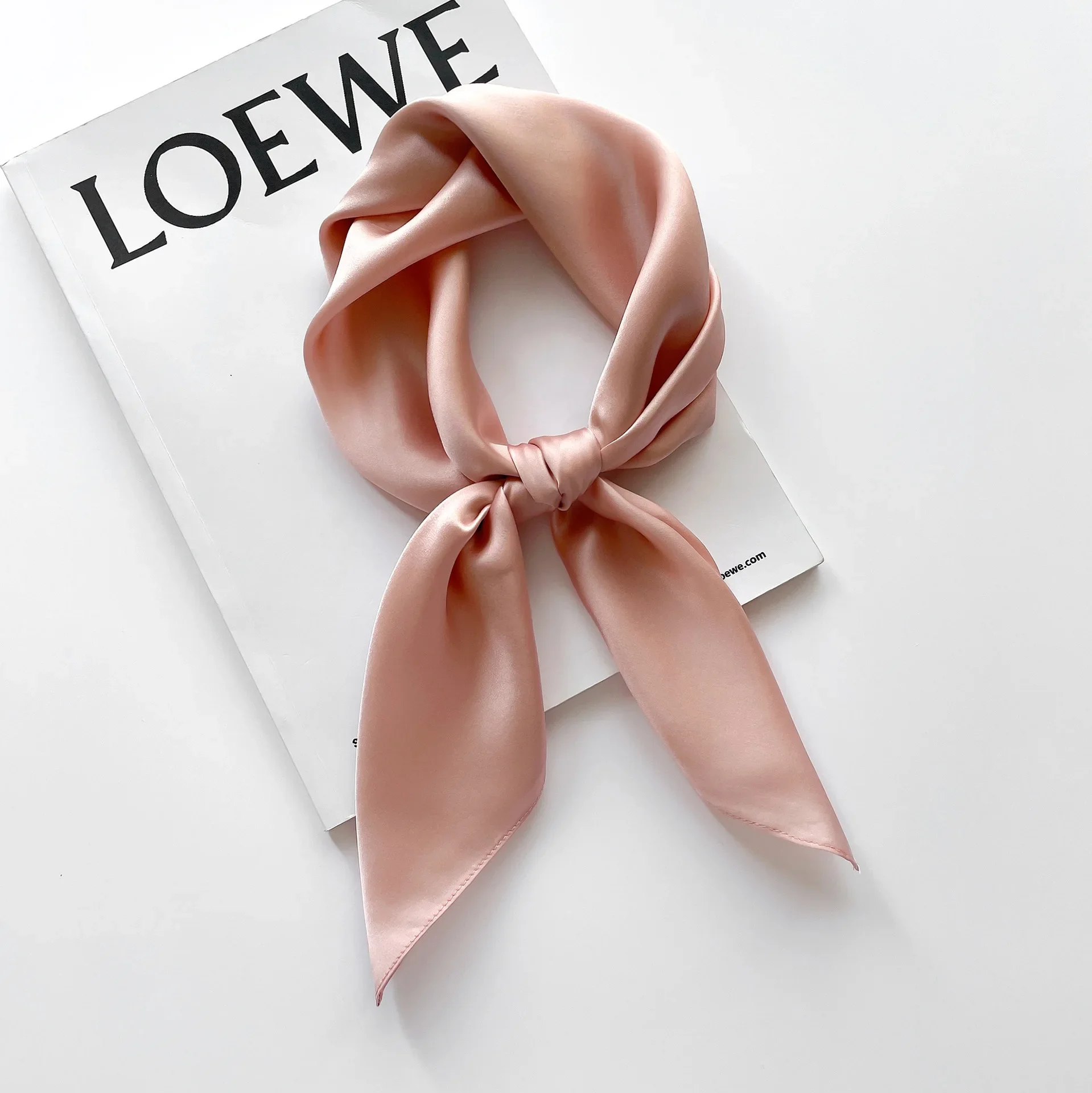 

Шелковый атласный носовой платок, простой шейный шарф для женщин, маленькие шали, бандана, платки на голову, 70x70 см, квадратная повязка на голову, шарфы-хиджабы