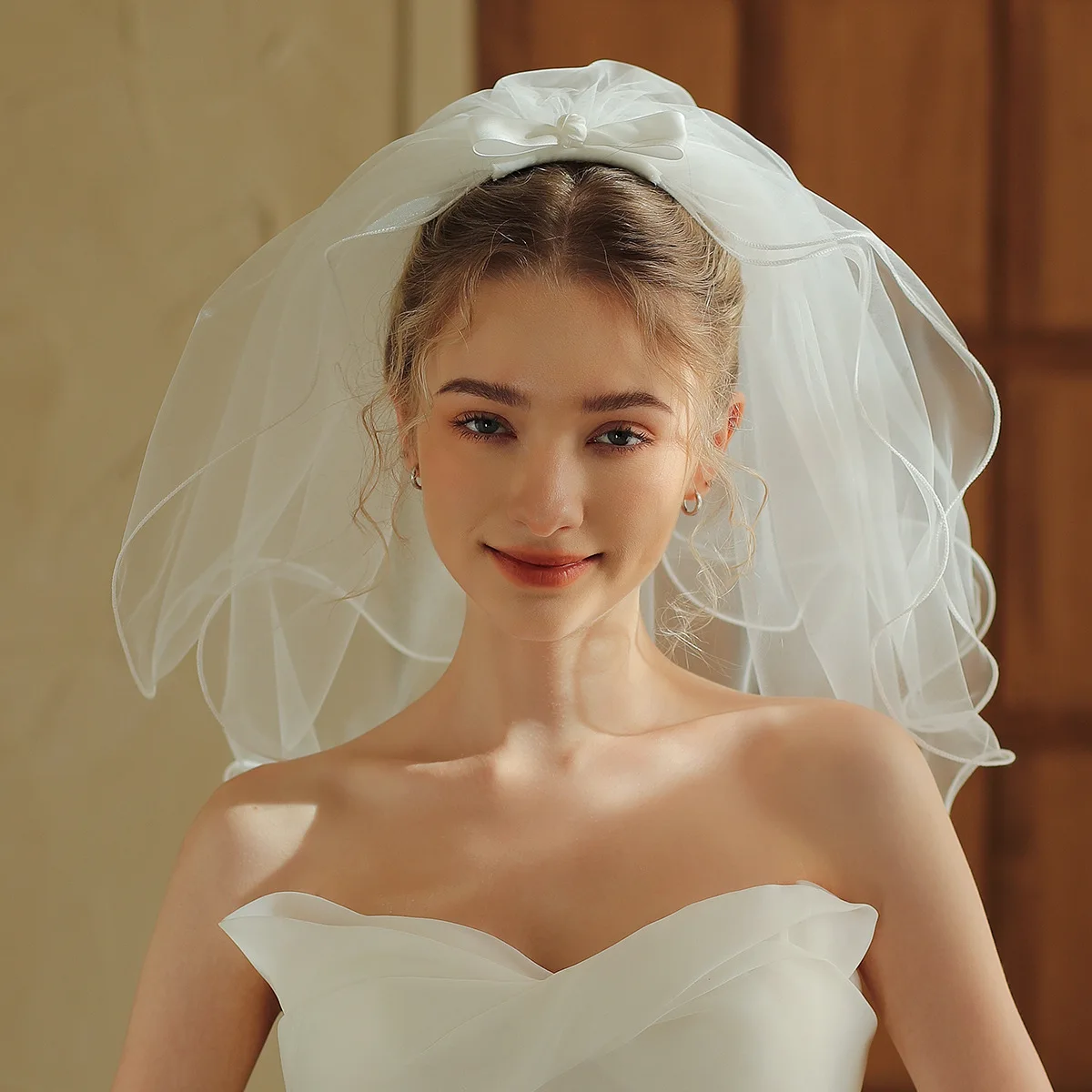 V375 Wholesale Short Fluffy Rolled Edge Bow Bridal Veil Forest Style Double Layer