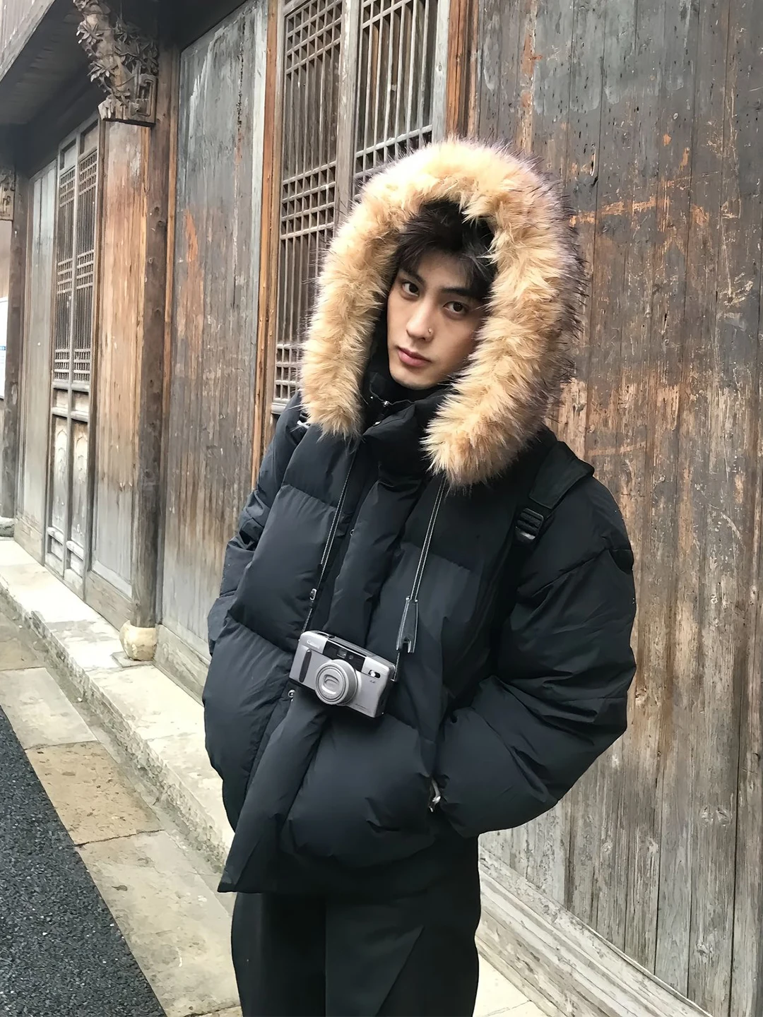 

Men's Black down Jacket with Large Fur Collar Thickened Winter Coat Hooded Pairing High Quality Cotton Padded Coat for Couples