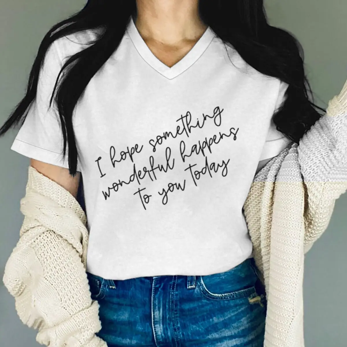 T-shirt à col en V pour femmes avec citation positive « I Hope Something Wonderful Happens To You Today », imprimé inspirant, bonne humeur