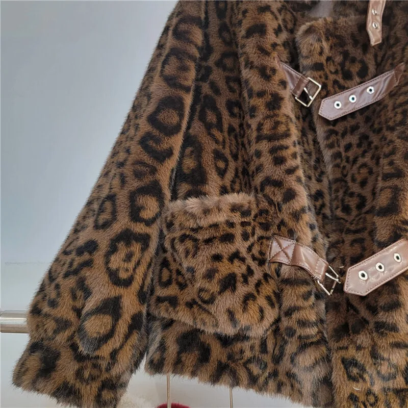 DEAT Women\'s Coat Faux Fur Loose Spliced Pu Buckle Leopard Pattern Vintage Thick Warm Jackets 2024 Winter New Fashion 33A1978