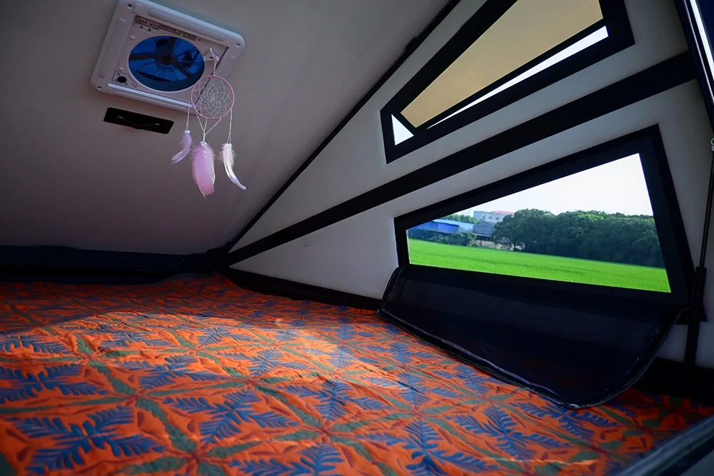 Customized Personal Straight Bracing Type Carbon Fiber Wedge Electric Rooftop Four-Season Quick Automatic Electric Rooftop Tent