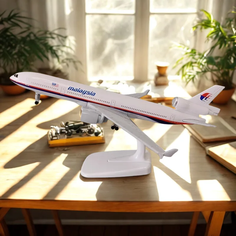 

20cm 1:400 Malaysia Aircraft Model For Mcdonnell Douglas Md-11 Metal Alloy Material and Landing Gear Toys Collectible Gifts