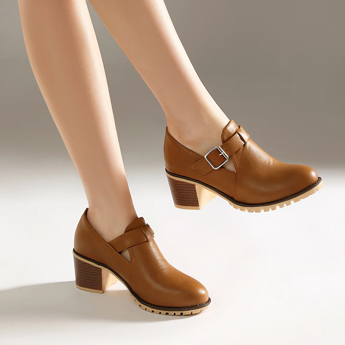 2026 Spring and Autumn Retro Style Women's Flat Boots with Metal Buckle Decoration for Casual Coarse Follow Shoes