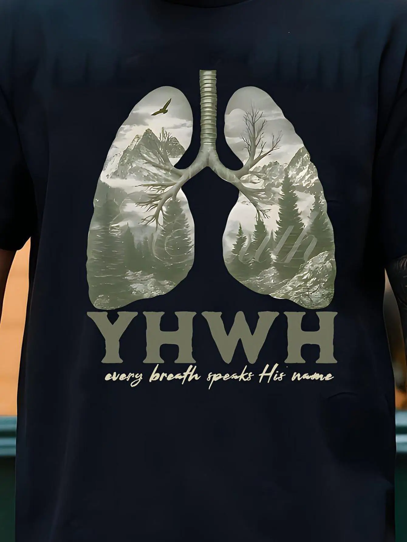 

Мужской графический дизайн «Любки и деревья» в стиле природы с вдохновляющим принтом «YHWH» и «Every Breath Speaks His Name»